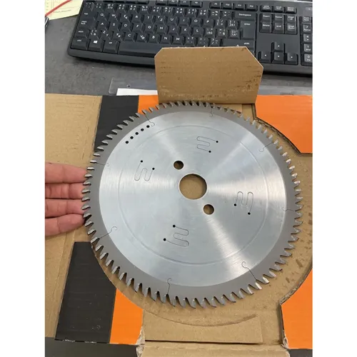 CMT XTreme Kreissägeblatt für Nichteisenmetalle und Kunststoffe - D250x3,2 d32 Z80 HW (Ausgepackt)
